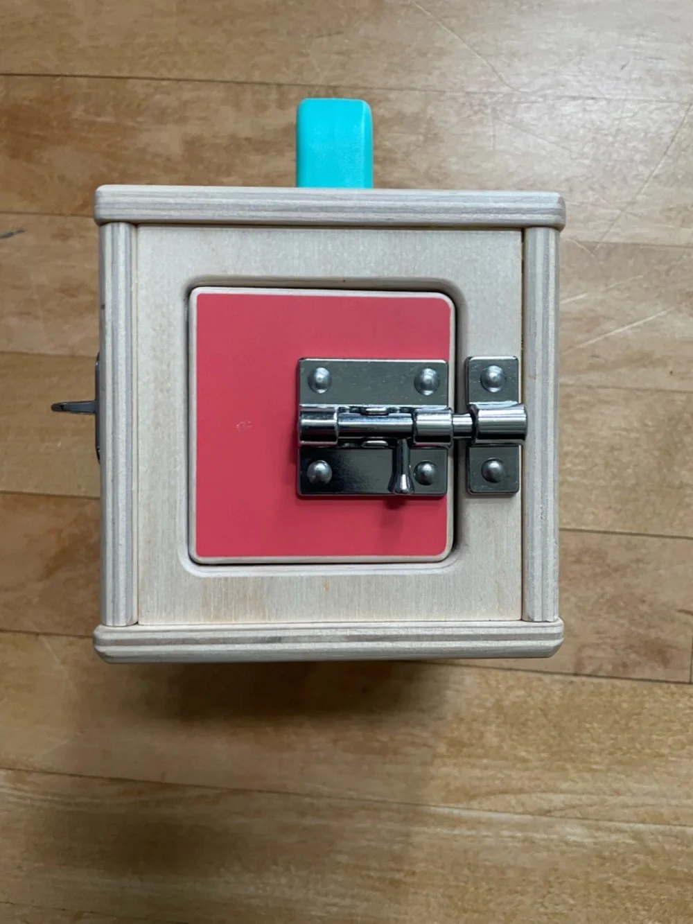 [LOVEVERY] Wooden Busy Lock Box with 4 Doors and Teal Handle